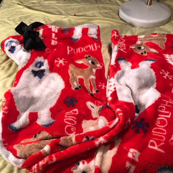 2 Rudolf the Red Nosed Reindeer pajama bottoms/medium and small child size - Picture 13 of 16